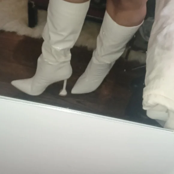 FASHION NOVA Creme Faux Patent Leather Gator Skin Knee-High Boots 10.M - Picture 2 of 4